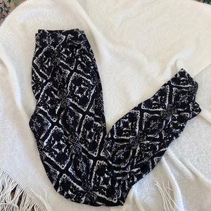 Miss Selfridge Black and White Pattern Pants or Trousers w/ Super Soft Stretch